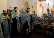 Преосвященнейший Мстислав, епископ Тихвинский и Лодейнопольский, совершил утреню с чином Погребения Пресвятой Богородицы в Староладожском Свято-Успенском девичьем монастыре